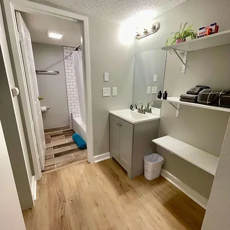 Aksarben Modern 1Bed Ground Level With Parking Apartment Omaha Exterior photo