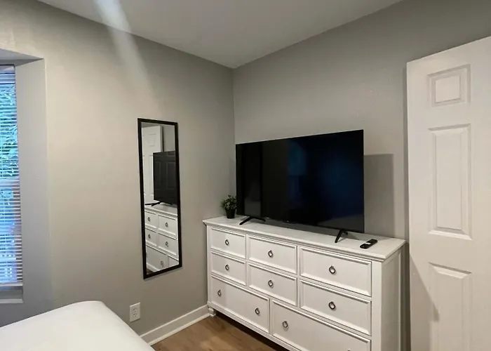 Aksarben Modern 1Bed Ground Level With Parking