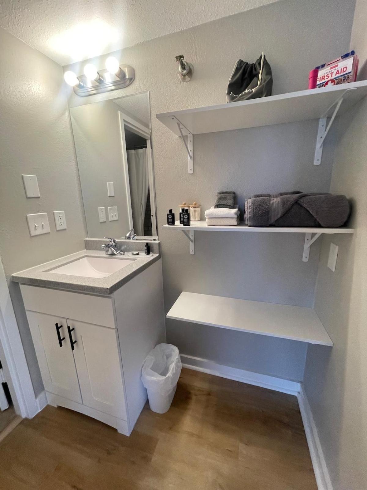 Aksarben Modern 1bed Ground Level With Parking * Omaha