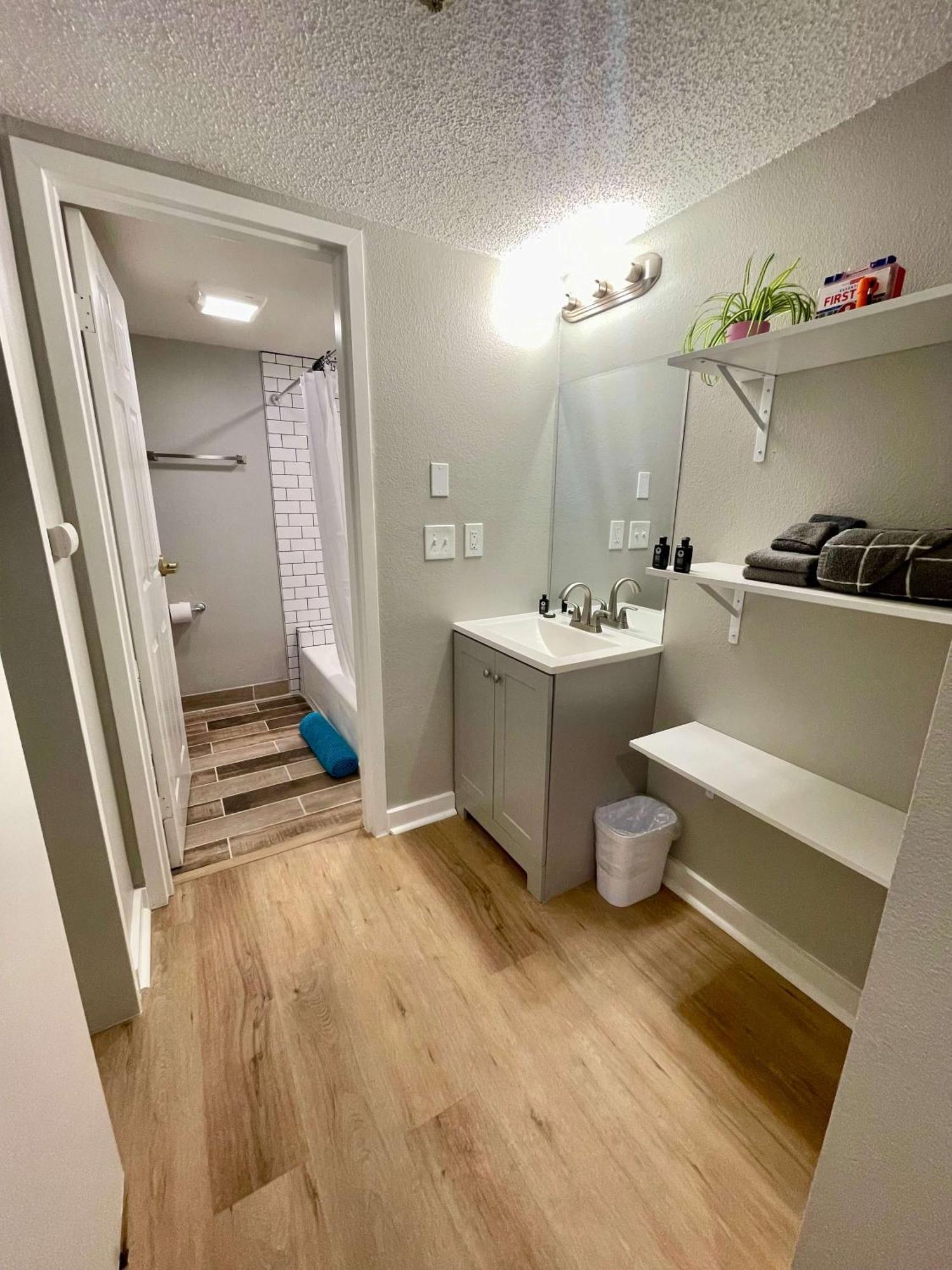 Aksarben Modern 1bed Ground Level With Parking Appartement Omaha