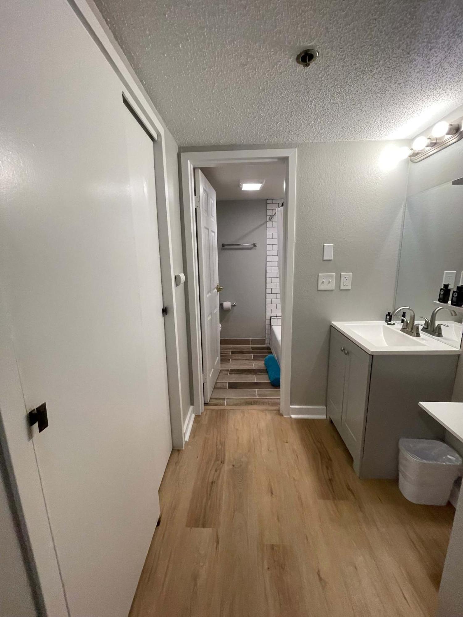 Aksarben Modern 1bed Ground Level With Parking Appartement